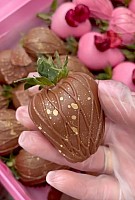 Strawberries glazed with chocolate, 16 pieces image 1